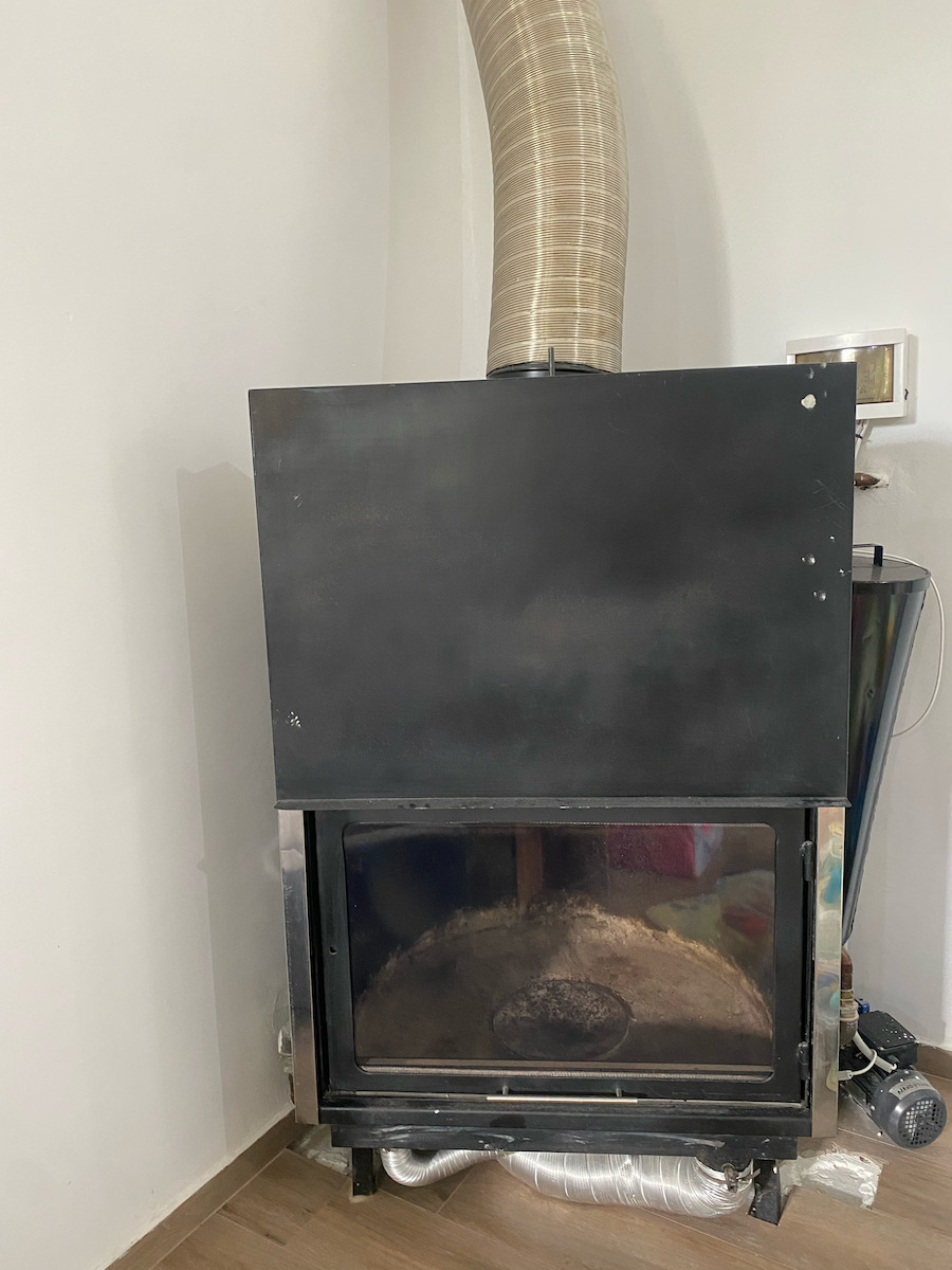 Worthe AquaTherm40 Kaminofen Holz Heizkörper 40kW Gerade mit Schiebetür