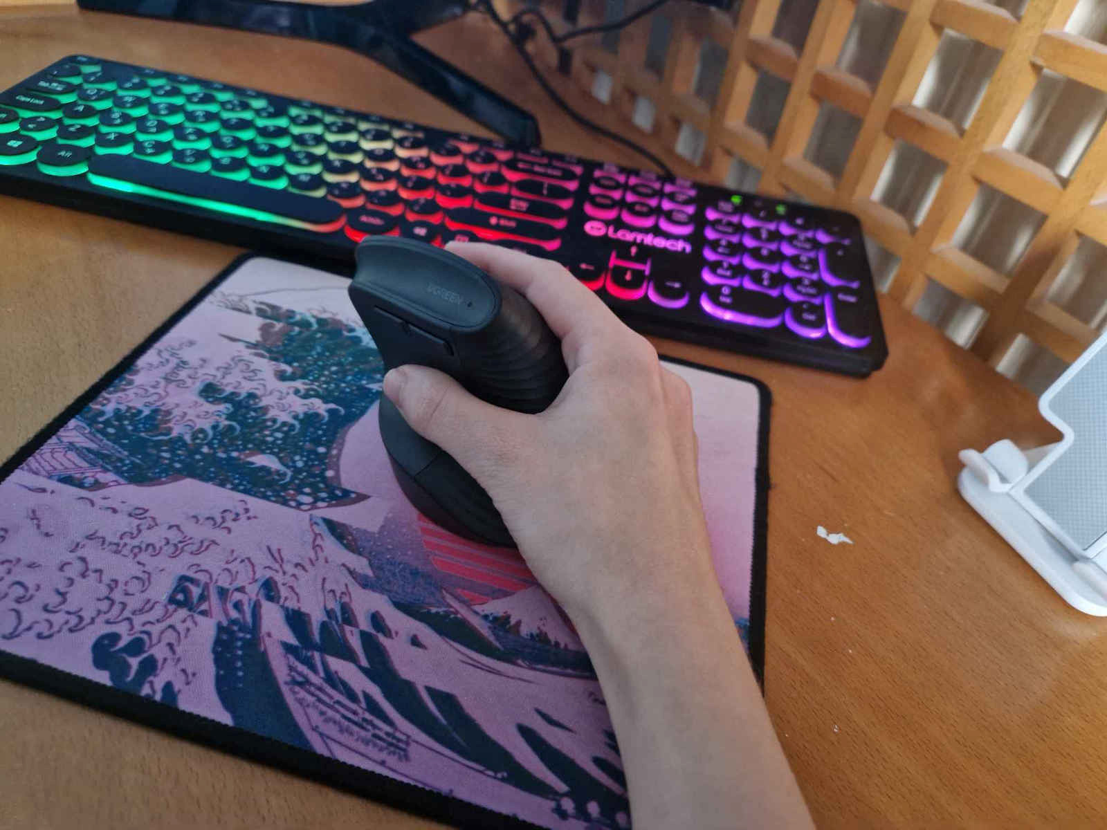 Ugreen M571 Wireless Ergonomic Bluetooth Mouse Black