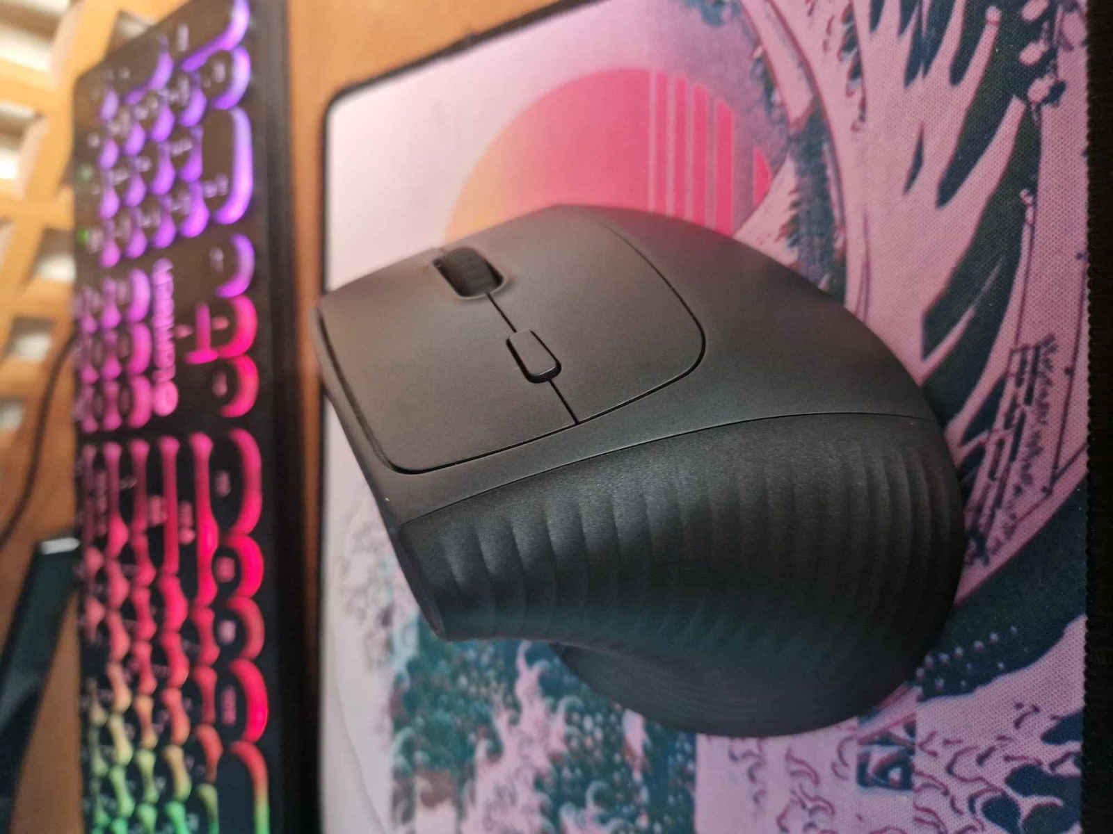 Ugreen M571 Wireless Ergonomic Bluetooth Mouse Black