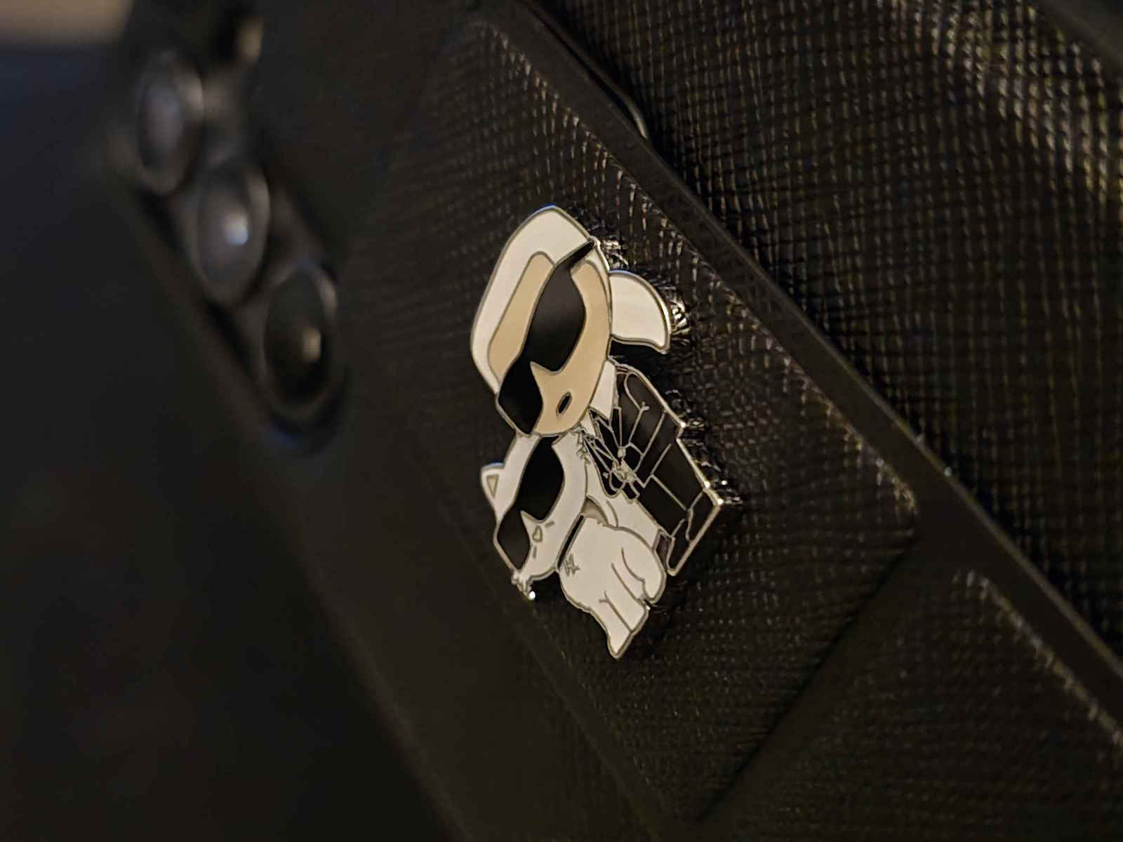 Karl Lagerfeld Gripstand Saffiano Karl&choupette Pins Back Cover Plastic Negru (Galaxy S24)