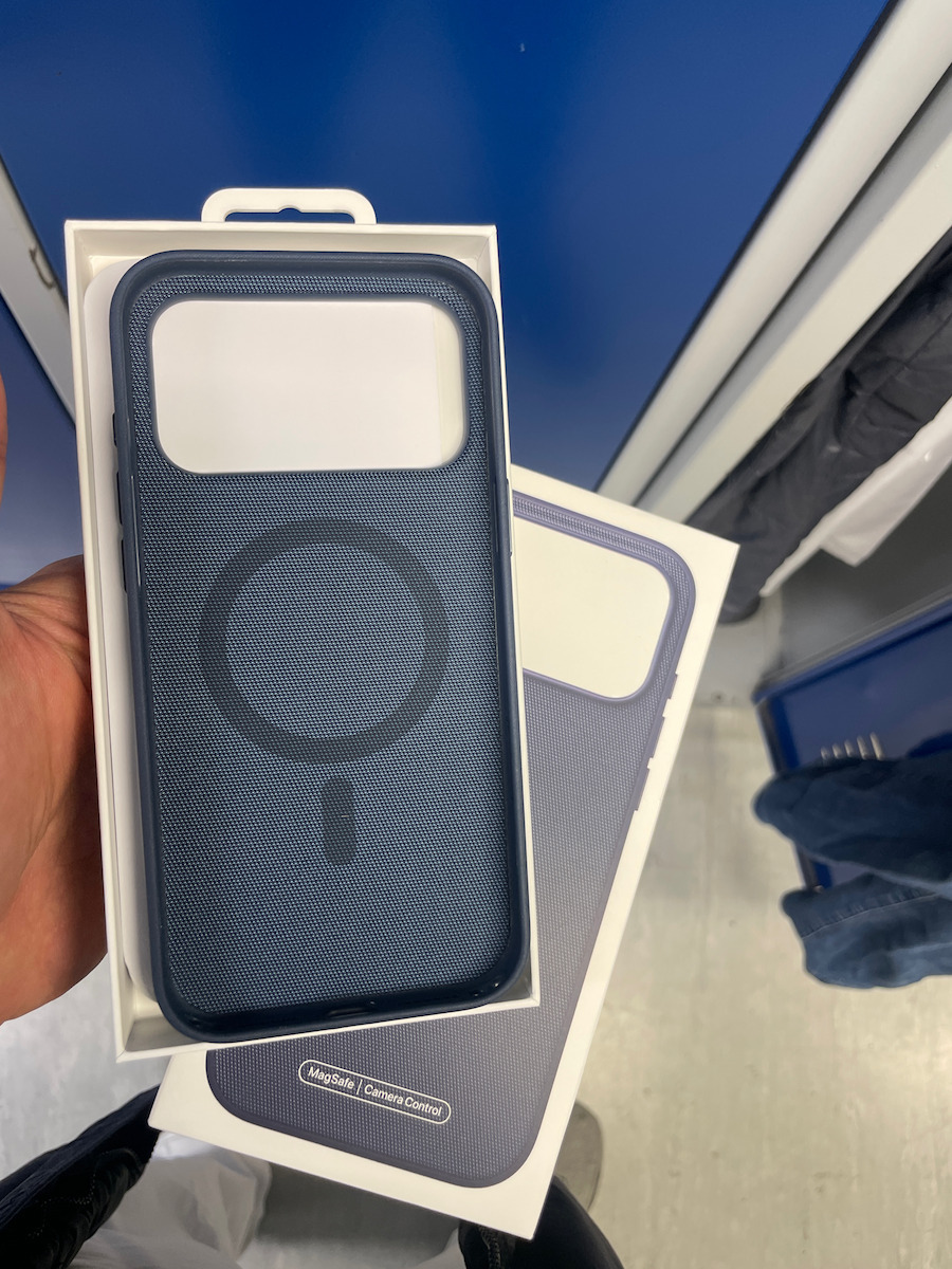 Apple TechWoven Case with MagSafe Back Cover Blue (iPhone 17 Pro