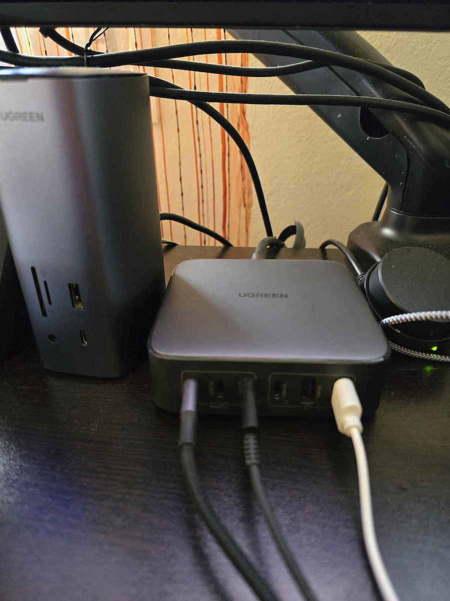 Ugreen Charging Station GaN with 2 USB-A Ports and 4 USB-C Ports 200W Power Delivery / Quick Charge 2.0 in Black (Nexode GaN CD271)