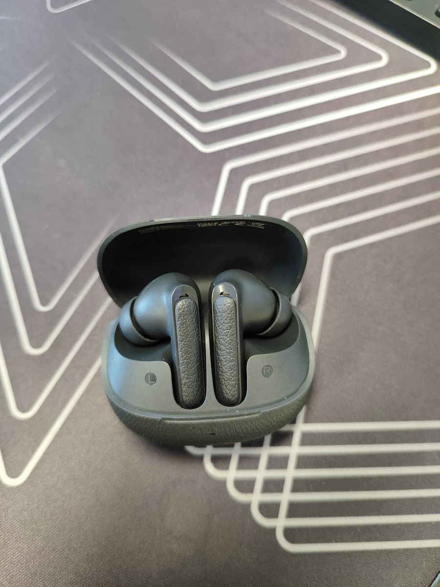 QCY HT15 Buds ANC Bluetooth Handsfree Ακουστικά με Αντοχή στον Ιδρώτα και Θήκη Φόρτισης Μαύρα