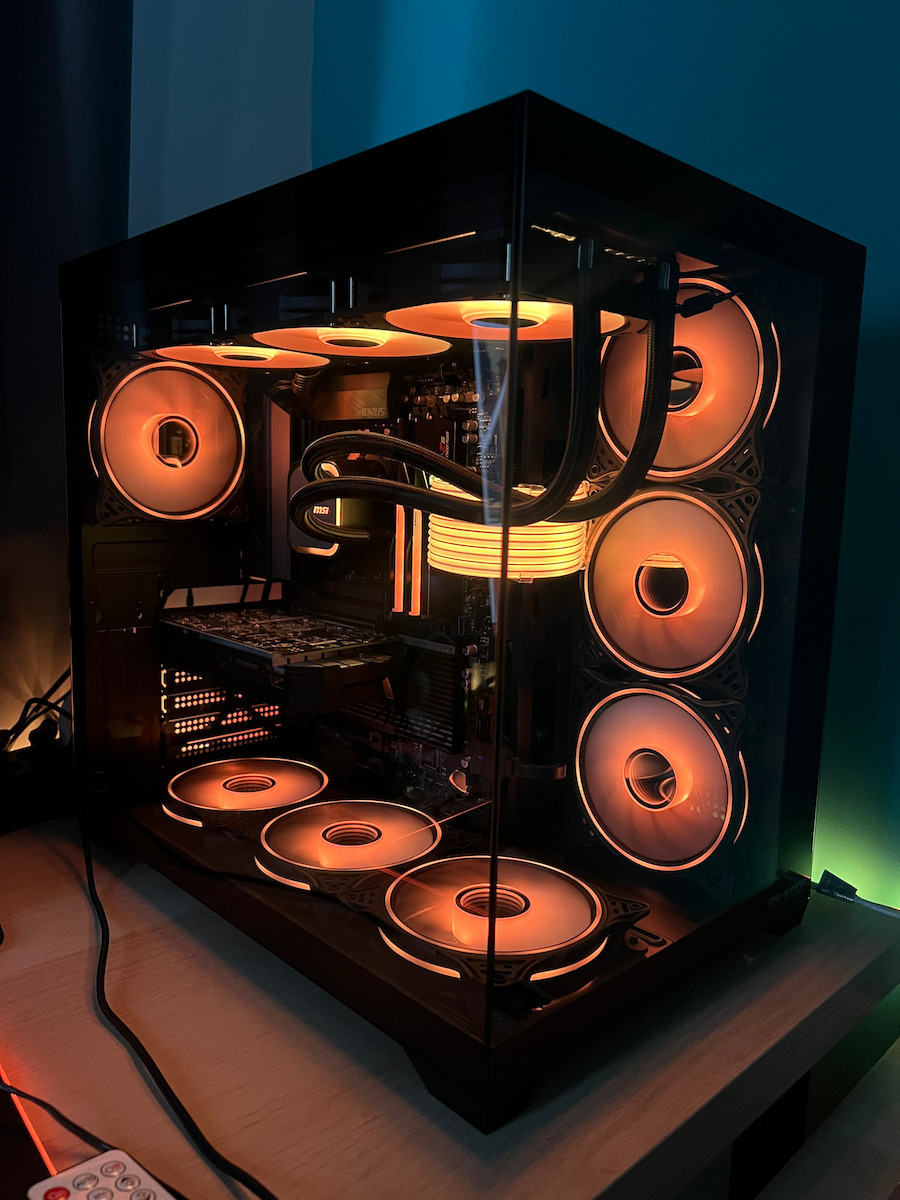 ProGaming Elite Cube Computergehäuse mit Seitenfenster und ARGB-Beleuchtung Weiß