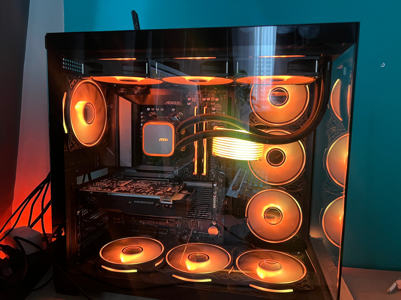 ProGaming Elite Cube Computergehäuse mit Seitenfenster und ARGB-Beleuchtung Weiß