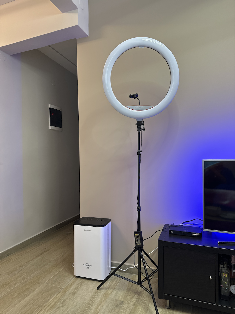 RL-21 Ring Light 54cm 2700 - 6500K with Floor Tripod and Mobile Phone Holder
