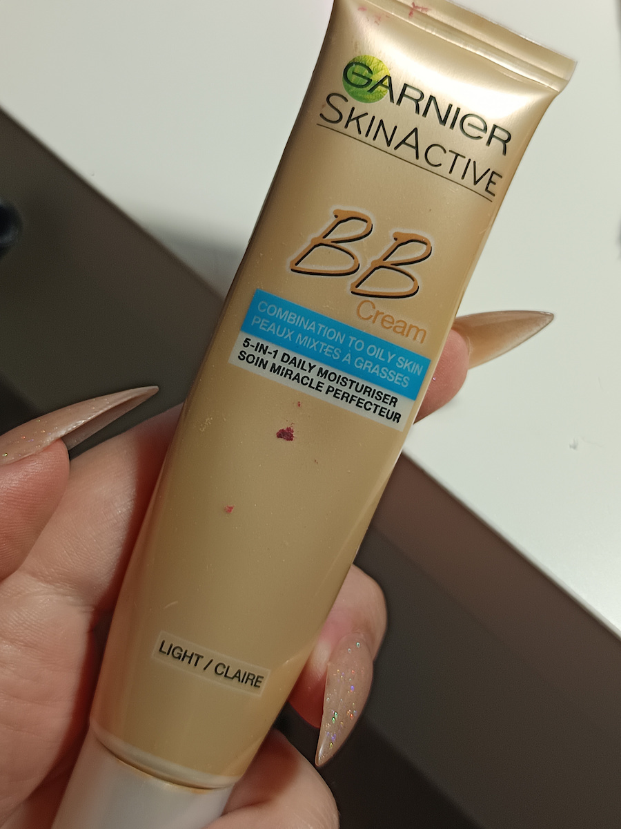 Garnier Oil-free Perfecting All-in-1 BB Ενυδατική Κρέμα Προσώπου Ημέρας με SPF25 κατά των Ατελειών με Βιταμίνη C 50ml