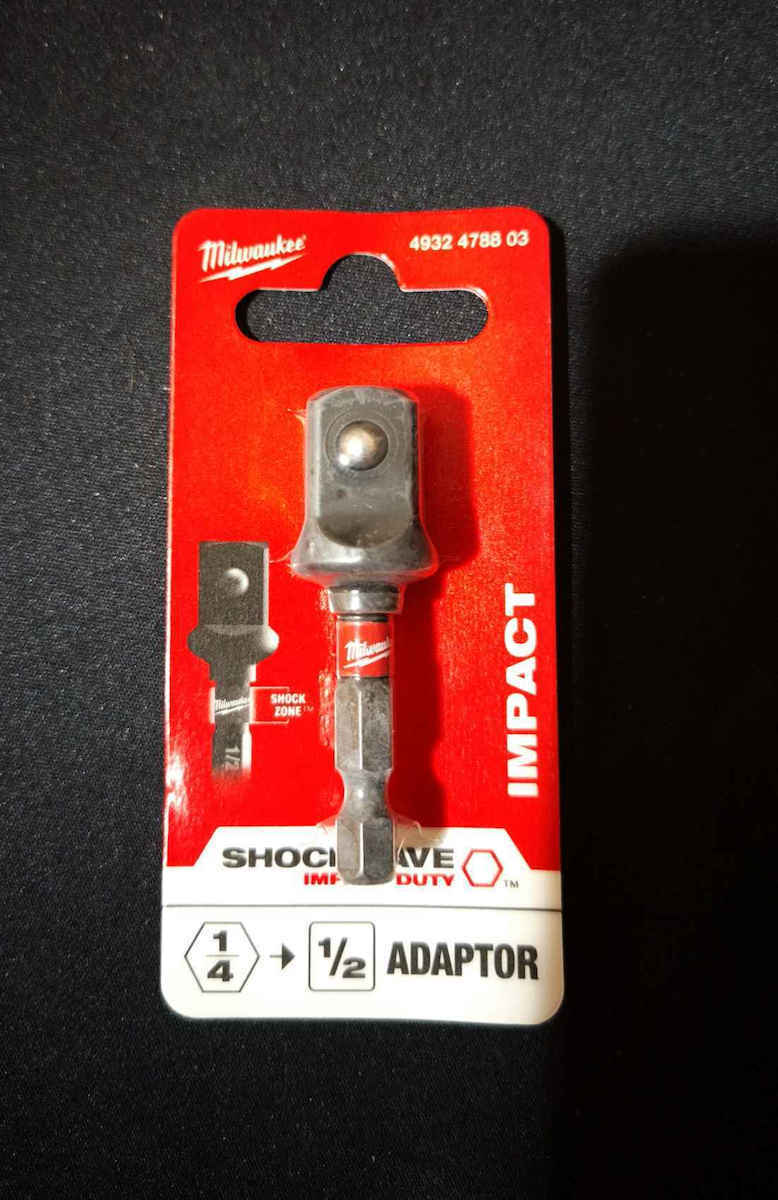 Milwaukee Adapter with Socket HEX and Output 1/2''