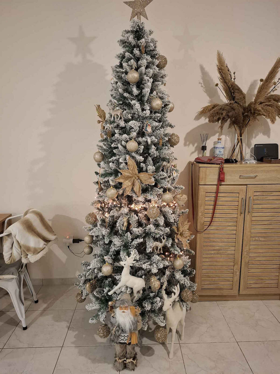 Weihnachtsbaum Schlank Beschneit 240cm mit 1180 Zweige