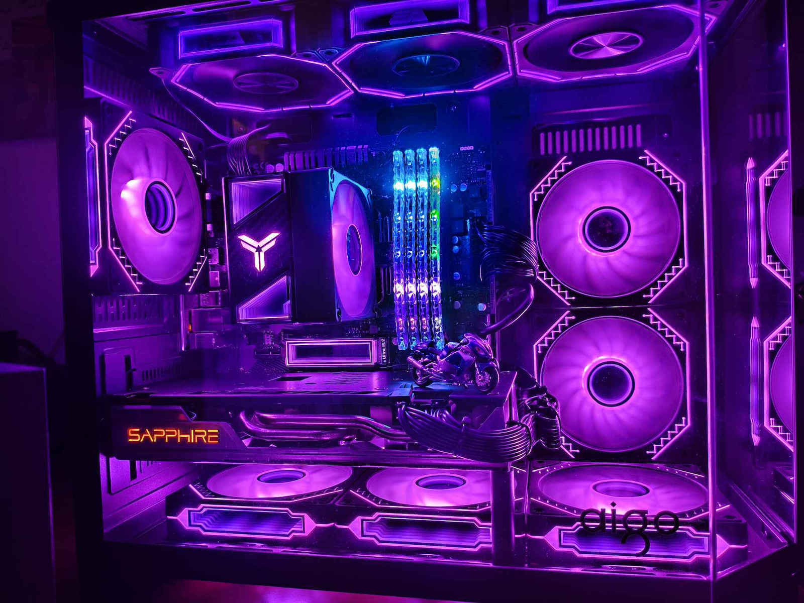 Aigo FT418 Геймърско бюро Midi Tower Компютърна кутия със страничен прозорец и RGB осветление Черен