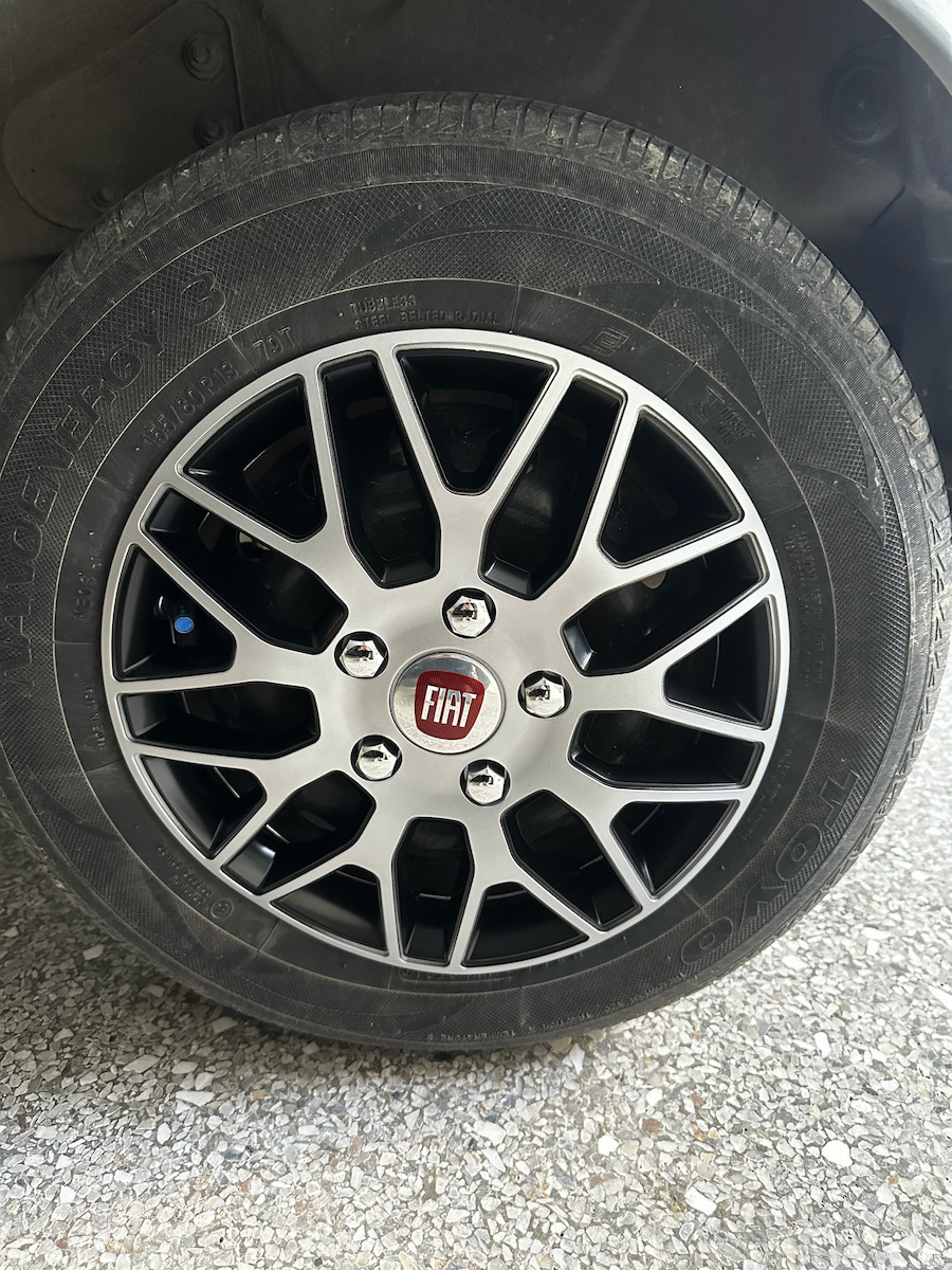 Versaco Auto Radkappen Set Dakar Nc mit Marke Fiat 4Stück 13" Silber/Silber