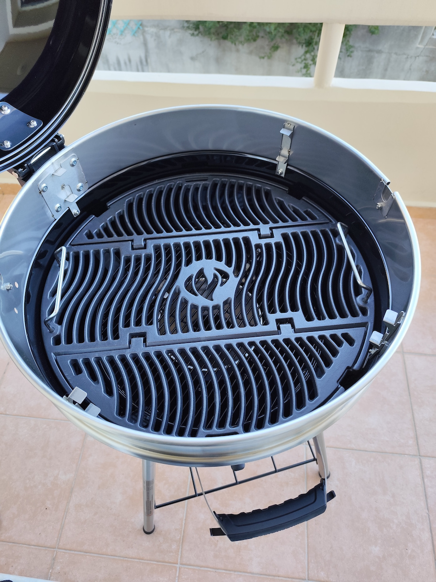 Napoleon Pro22kleg3 Stainless Steel Charcoal Kettle Grill With Lid And Thermometer 71x71cm