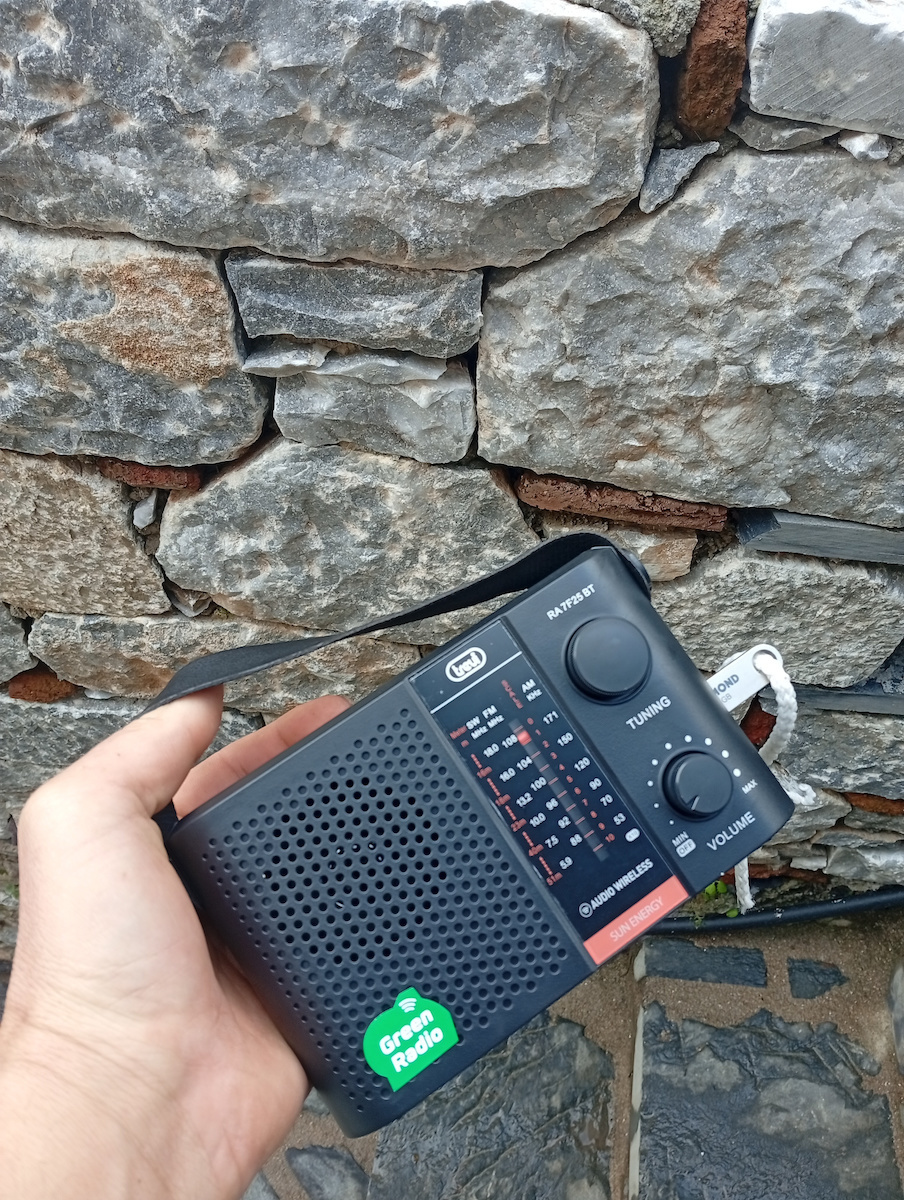 Trevi RA-7F25 Φορητό Ραδιόφωνο Ηλιακό με Bluetooth και USB Μαύρο/Ασημί