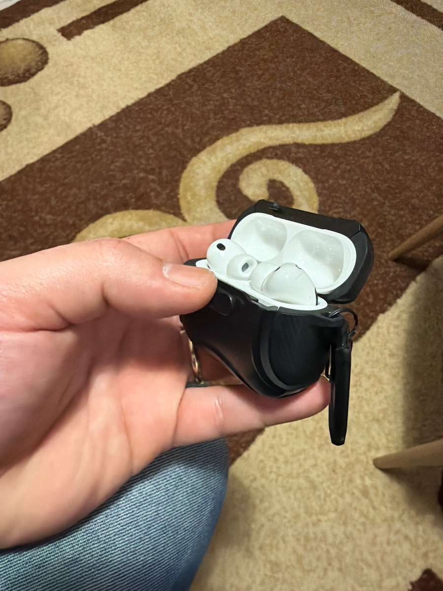 ESR Cyber Hülle Silikon in Silber Farbe für Apple AirPods Pro 3