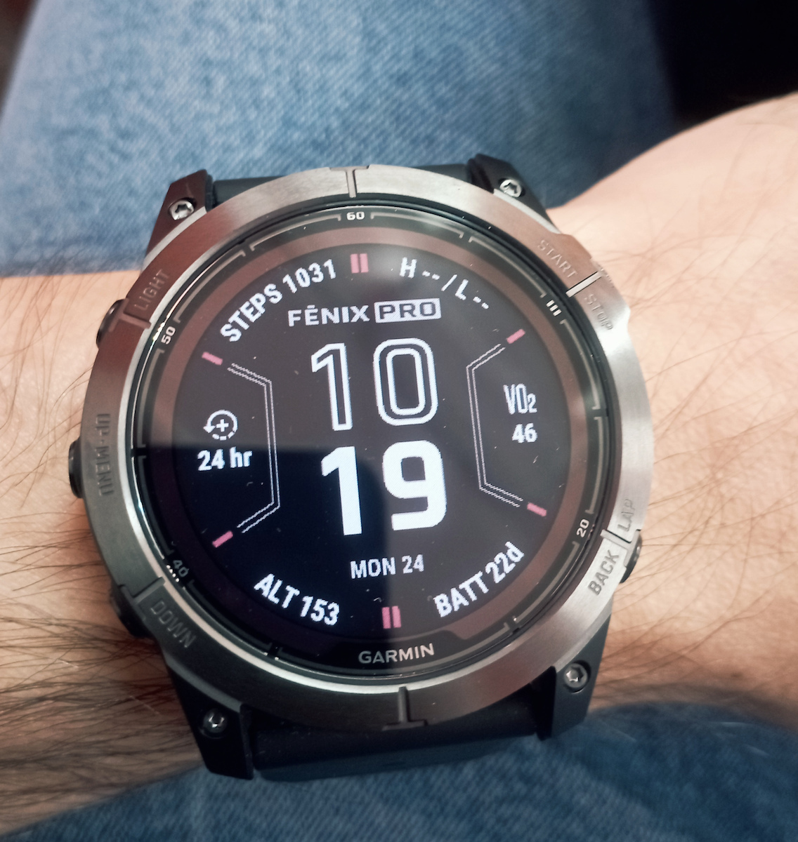 Garmin Fenix 7X Pro Sapphire Solar Edition Titan 51mm Wasserdicht Smartwatch mit Pulsmesser (Carbon Grey DLC Titanium with Black Band)