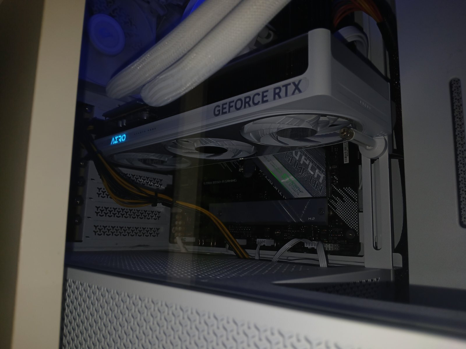 Gigabyte GeForce RTX 5060 8GB GDDR7 Aero OC Κάρτα Γραφικών