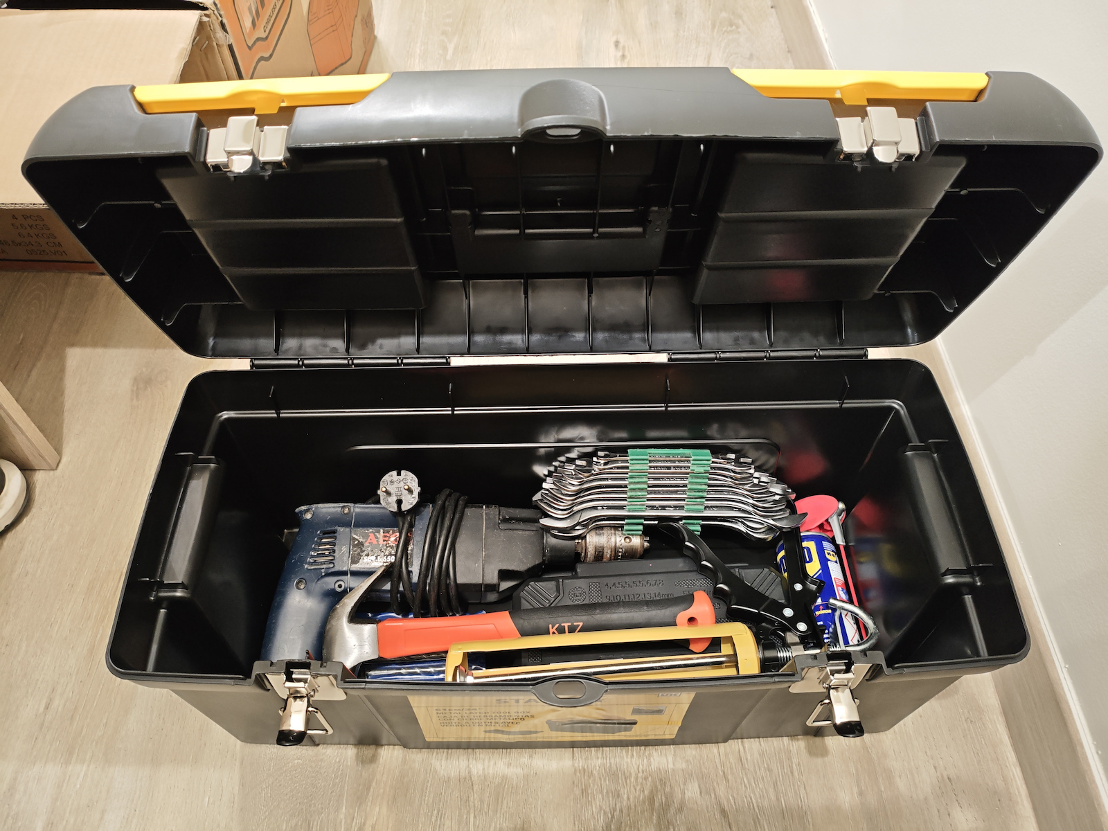 Stanley Series 2000 Hand Tool Case Plastic with Tobacco Case Dimensions: W41.1xD19.9xH18.5cm