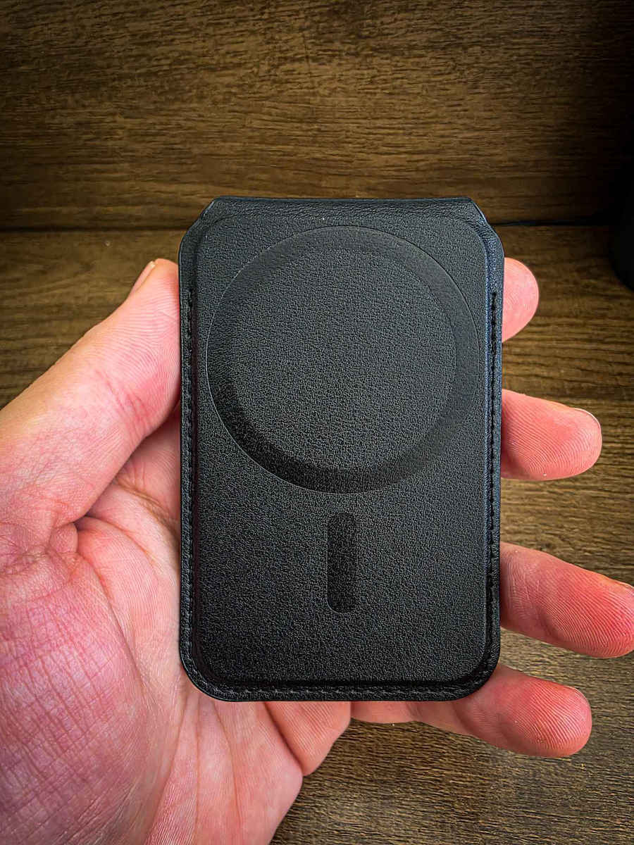 ESR MagSafe Card Case HaloLock Black Carbon Fiber