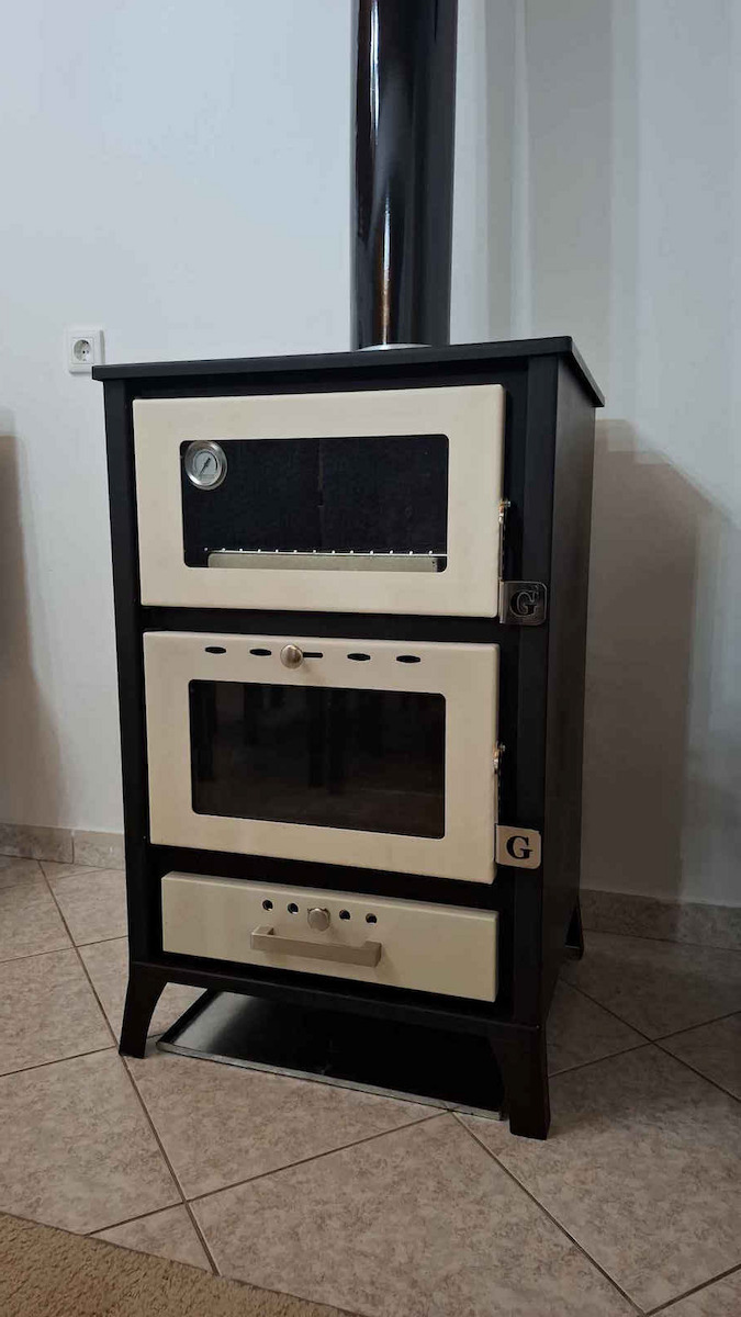 Gekas Metal MG 500 Oțel Soba pe lemne cu Cuptor 22kW Bej