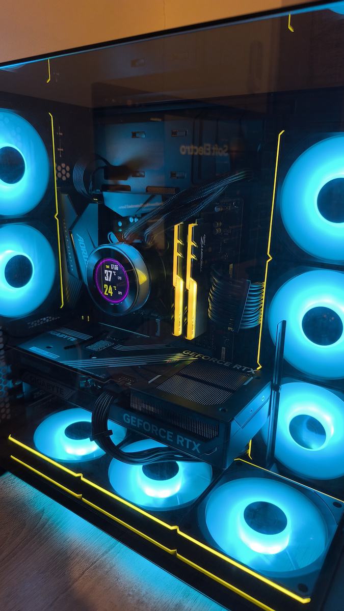 Gigabyte GeForce RTX 5070 Ti 16GB GDDR7 Windforce OC SFF Κάρτα Γραφικών