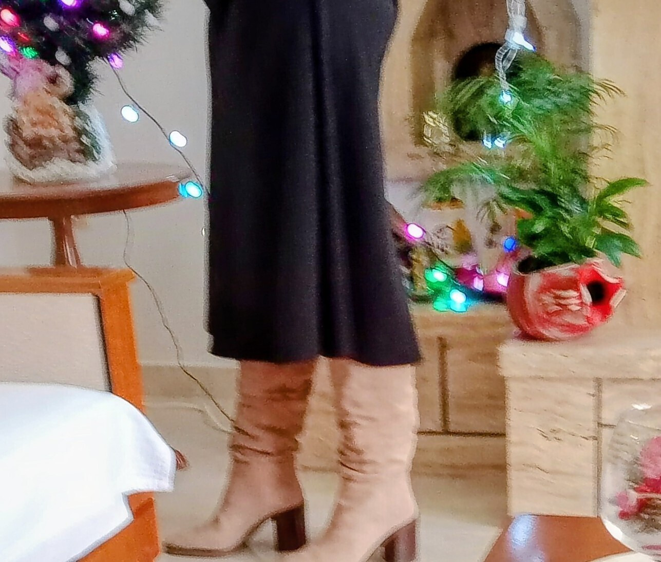 Wildleder Damenstiefel mit hohem Absatz Beige