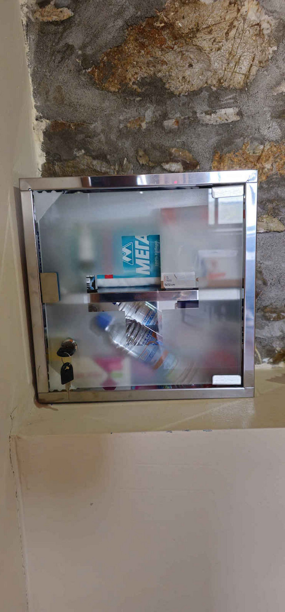 Sidirela Farmacie Metalică de Prim Ajutor de Perete cu Lacăt Argintie