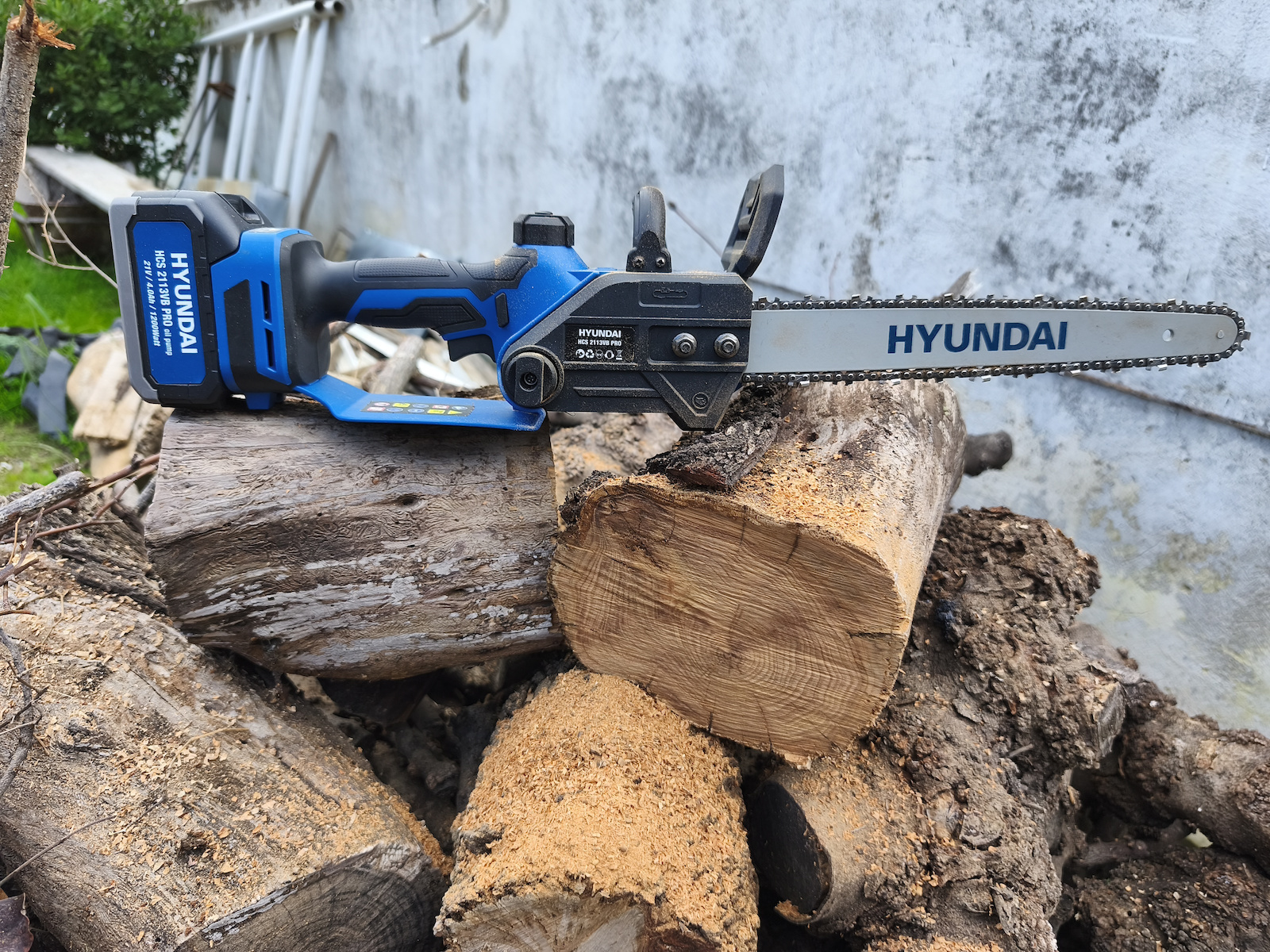 Hyundai Hcs 2113vb Pro Akku-Kettensäge 2x4Ah Bürstenlos 21V 2,18kg mit Klinge 30,5cm