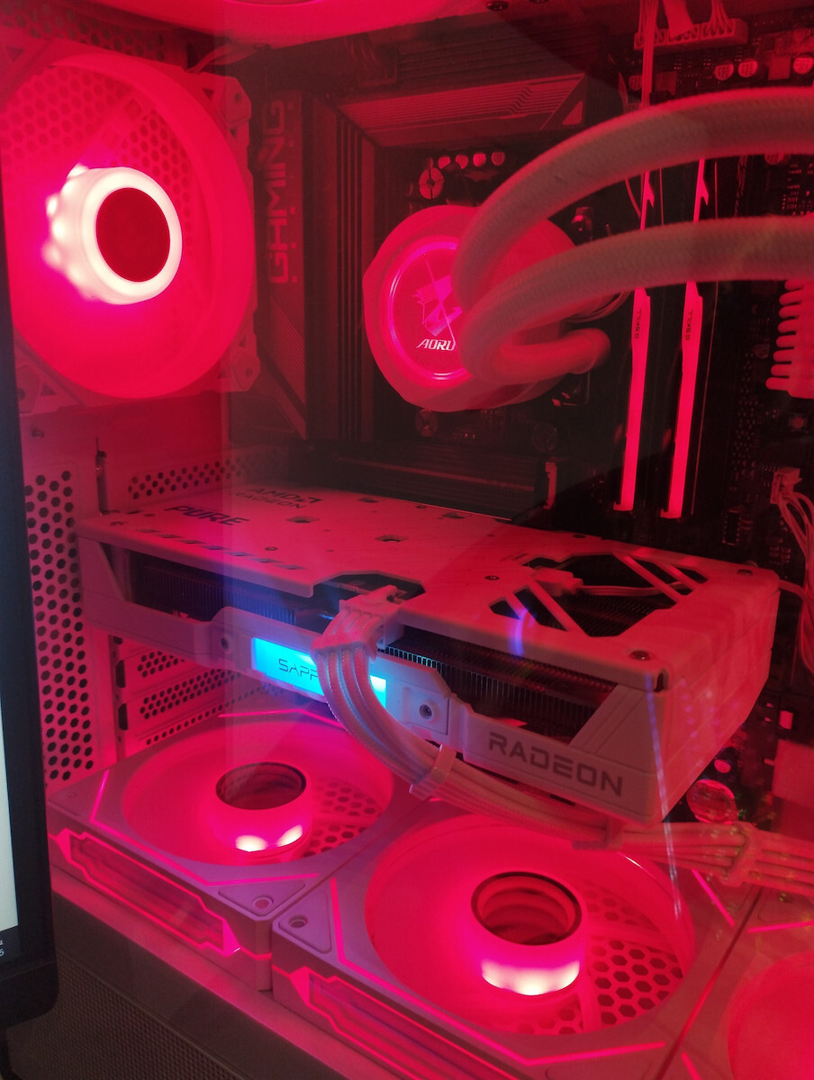 Sapphire Radeon RX 9060 XT 16GB GDDR6 Pure Graphics Card