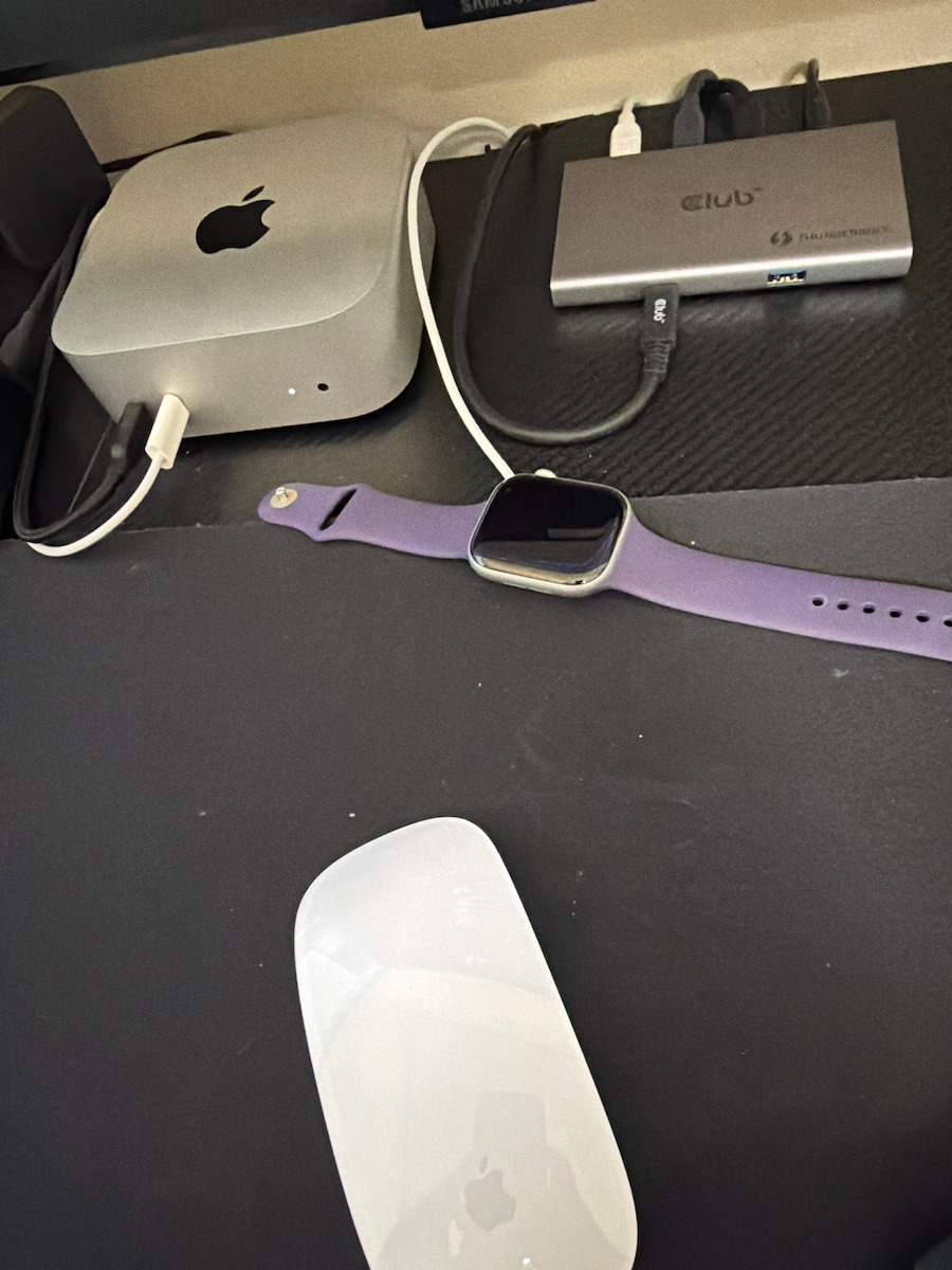 Apple Watch Series 11 Cellular Aluminium 42mm Αδιάβροχο με eSIM και Παλμογράφο (Jet Black Aluminium Case with Black Sport Band - S/M)