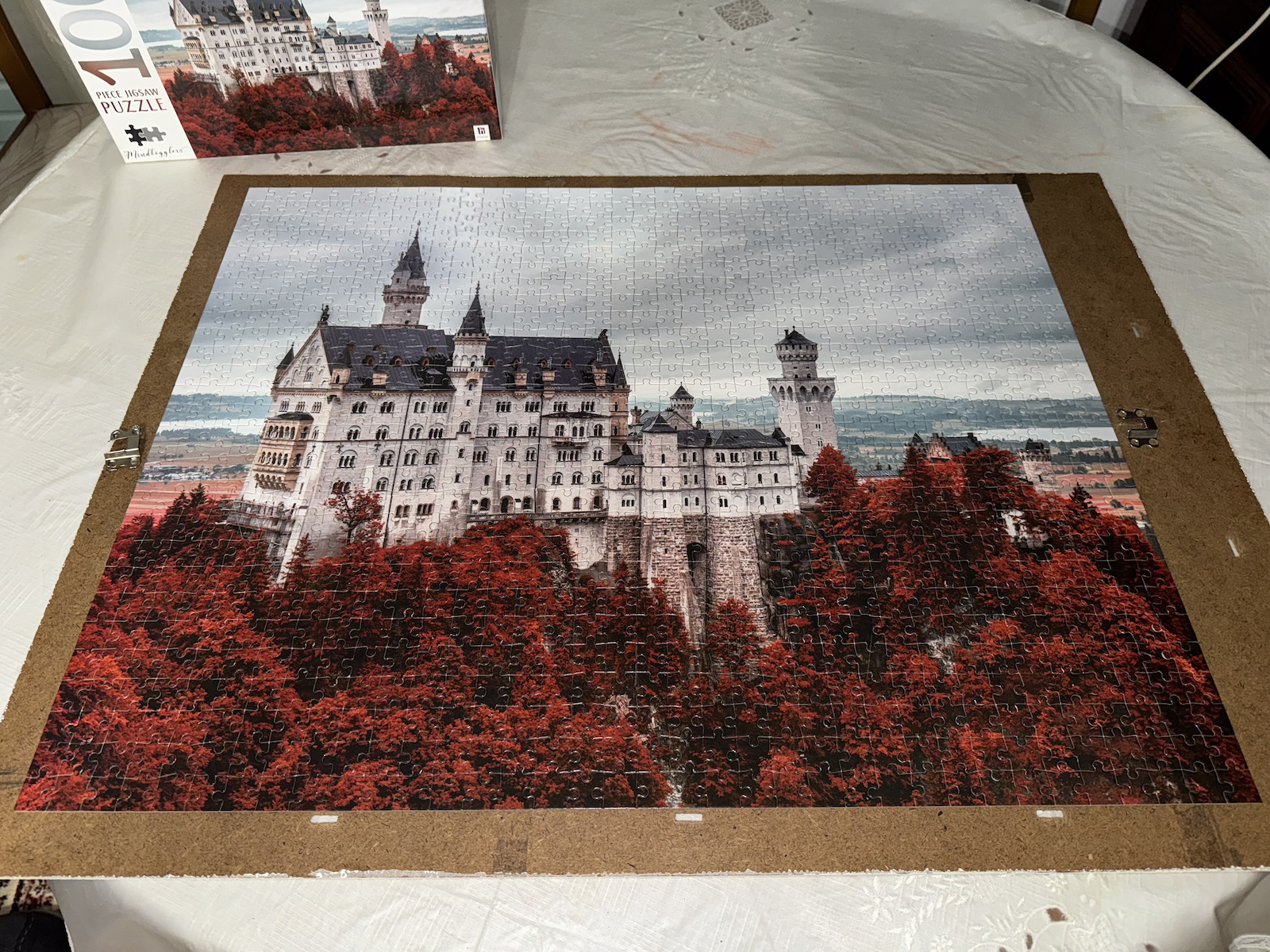 Mindbogglers Nueschwanstein Castle Germany Puzzle 2D 1000pcs MJ-10
