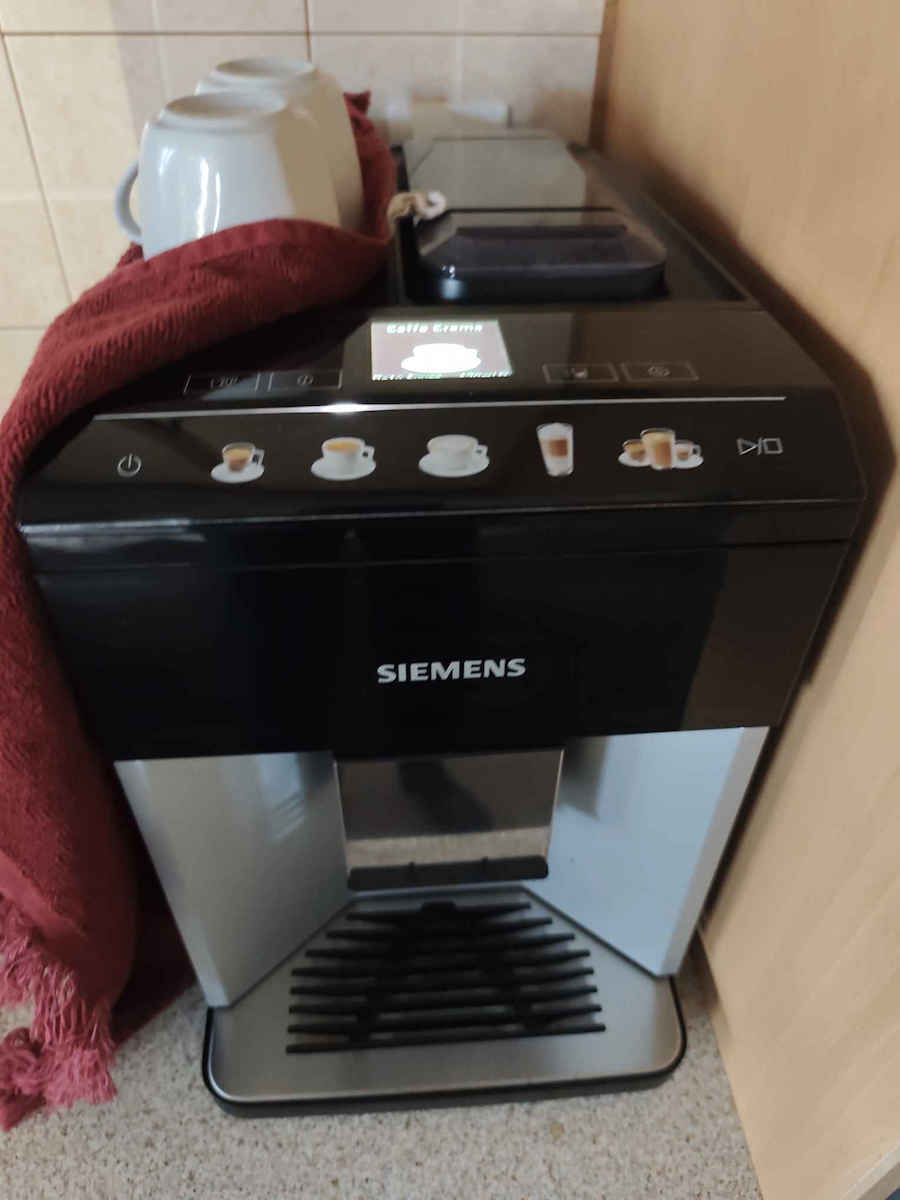 Siemens Eq.500 Automatic Espresso Coffee Machine 1500W Pressure 15bar for Cappuccino with Grinder Black TQ513R01