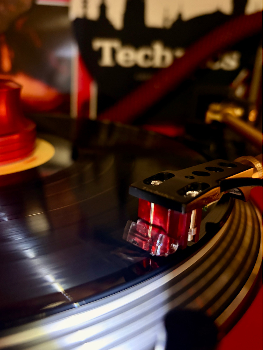 Denon Moving Coil Turntable Cartridge DL-110 Red