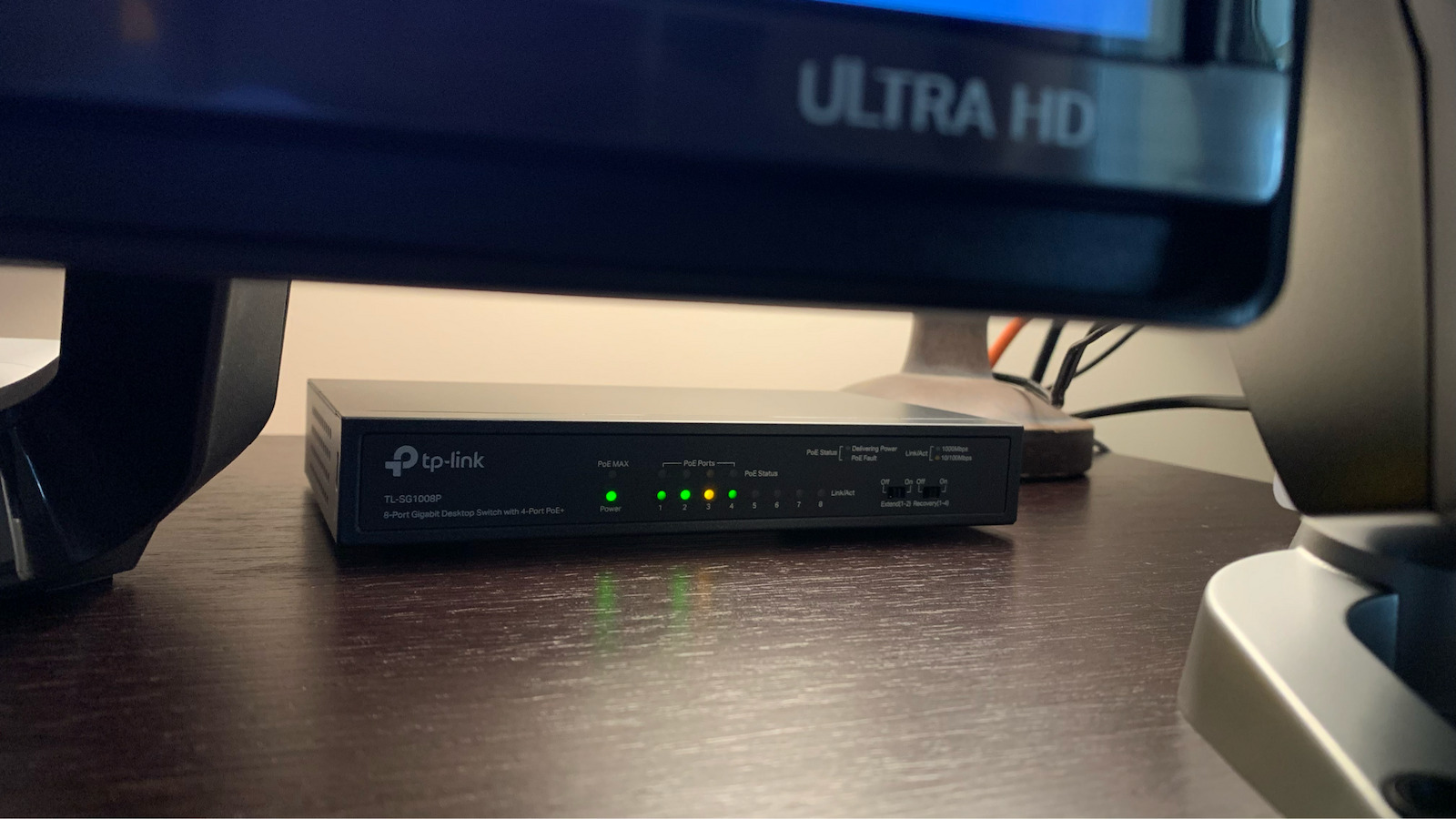 TP-LINK TL-SG1008P v1 Unmanaged L2 PoE Switch with 8 Gigabit (1Gbps) Ethernet Ports