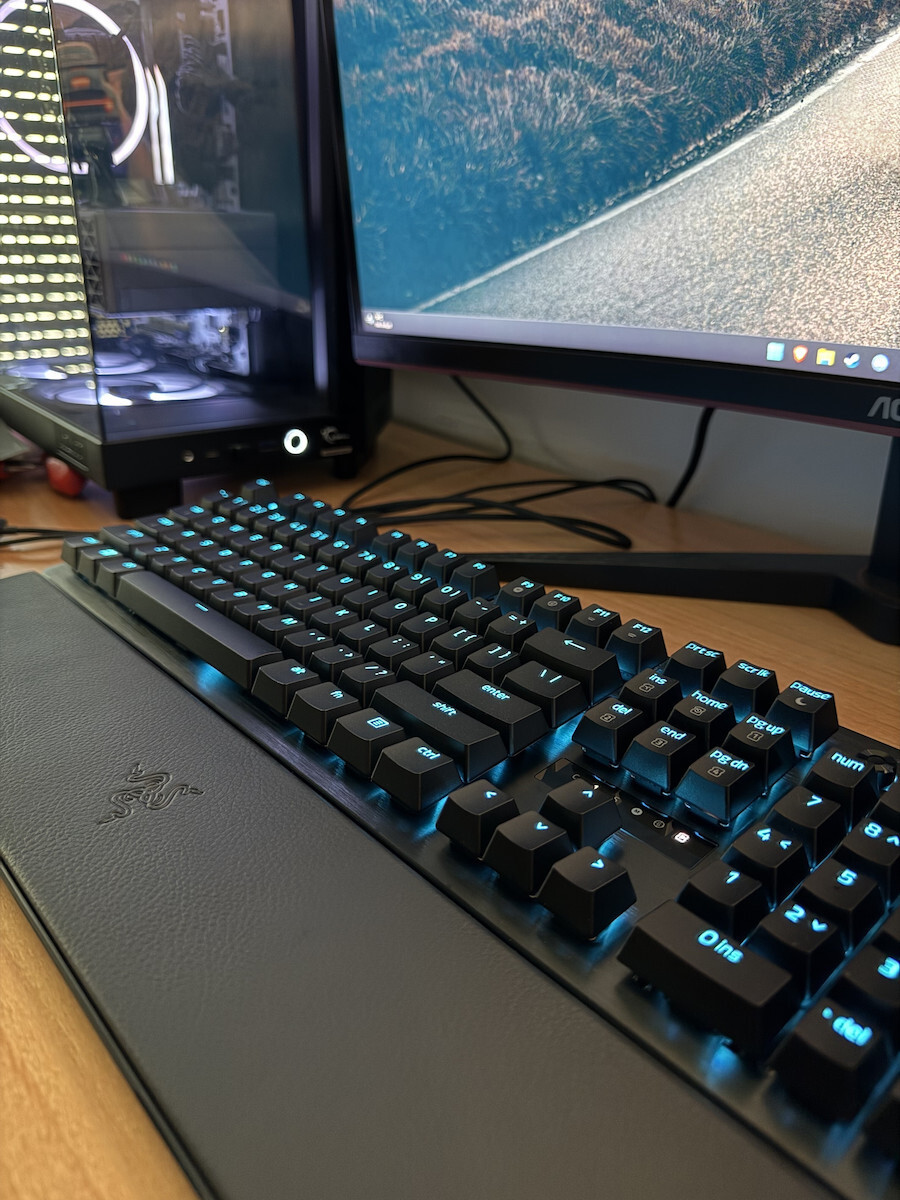 Razer Huntsman V3 Pro 8KHz Optical Gaming Keyboard with Razer Analog Optical Gen-2 switches and RGB lighting (International English)