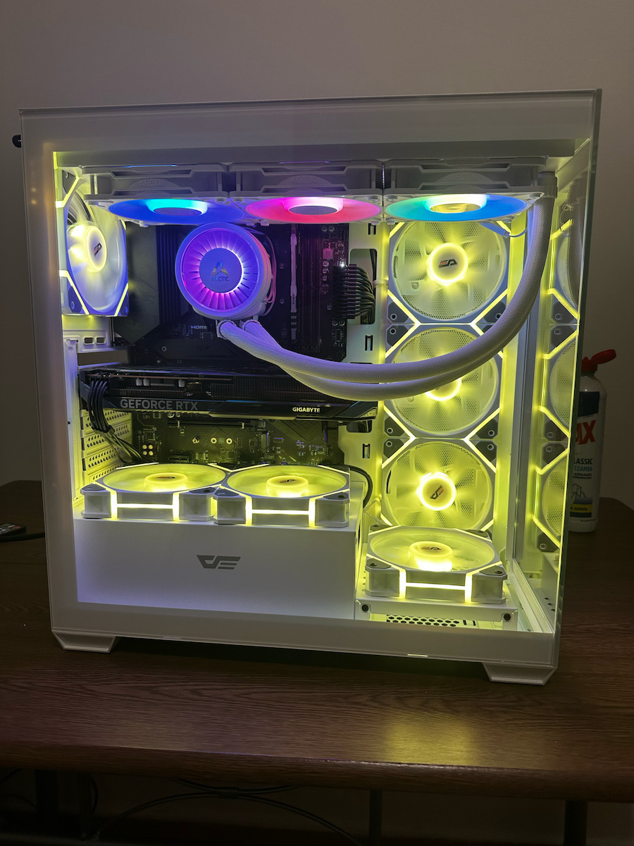Gigabyte GeForce RTX 5060 8GB GDDR7 Gaming OC Placă Grafică GV