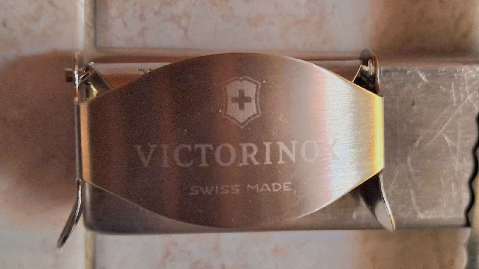 Victorinox Fruit & Vegetable Peeler/Cleaner made of Stainless Steel
