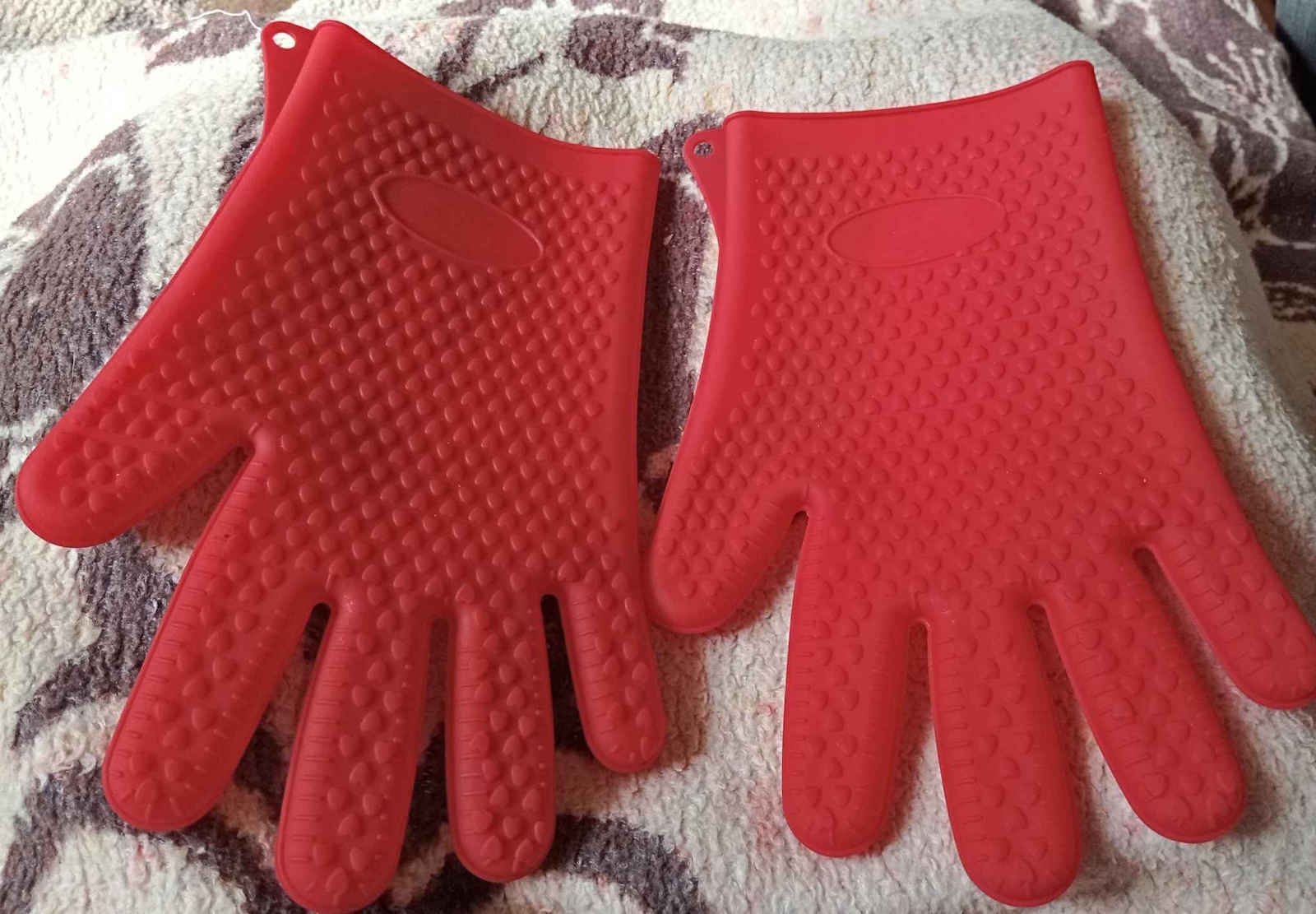 Hot Hands Oven Mitt Made of Silicone