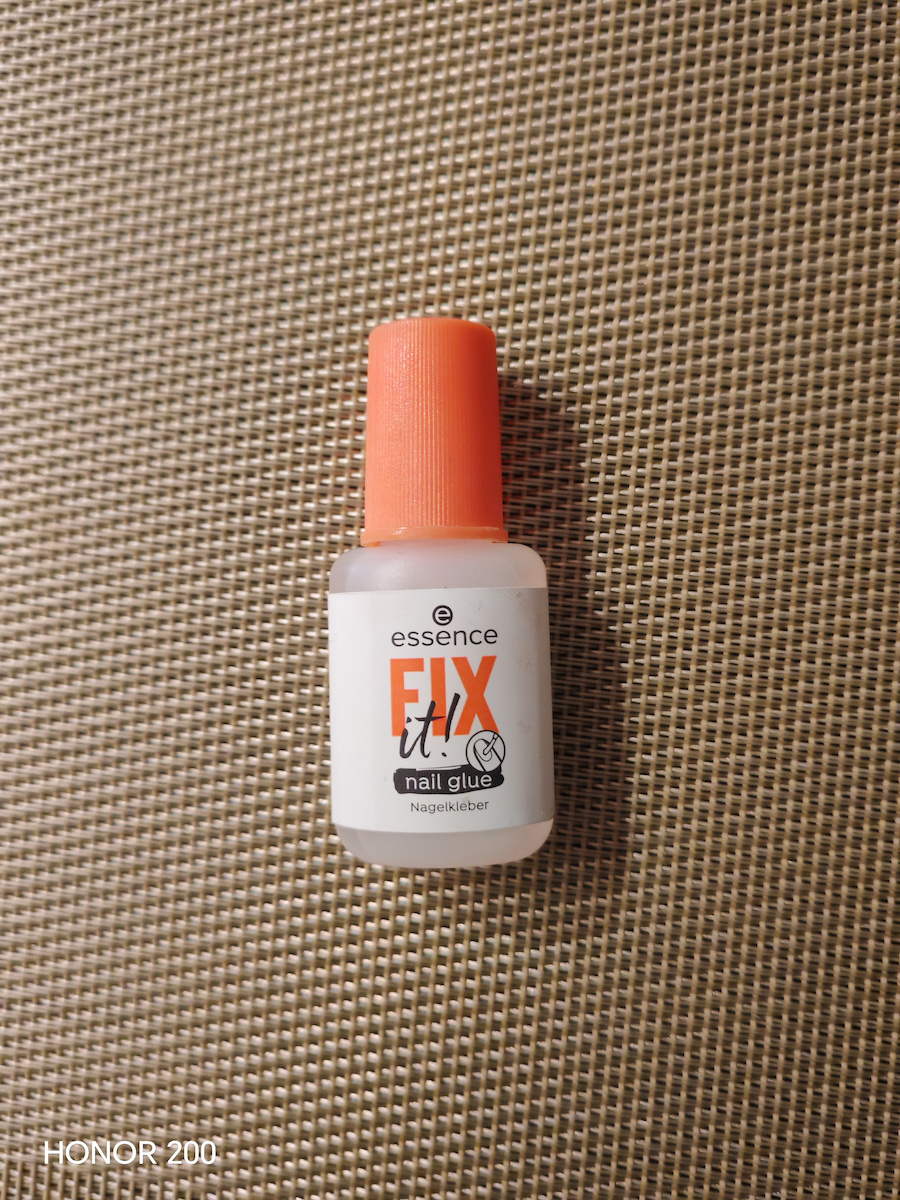 Essence Fix It! Nail Glue 8gr