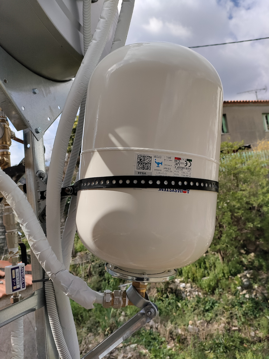 Aquasystem VS 18 Vertical Solar Expansion Tank 18lt