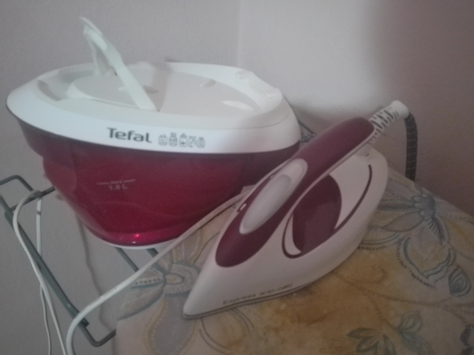 Tefal Express Anti-Calc Sistem de călcat cu aburi 6.5bar cu rezervor 1.8l