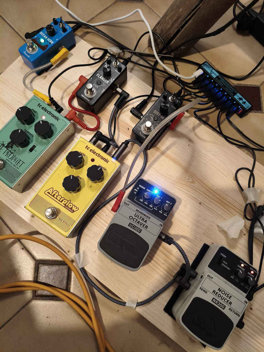 Behringer UO300 Πετάλι Effect Octaver Ηλεκτρικής Κιθάρας και Ηλεκτρικού Μπάσου