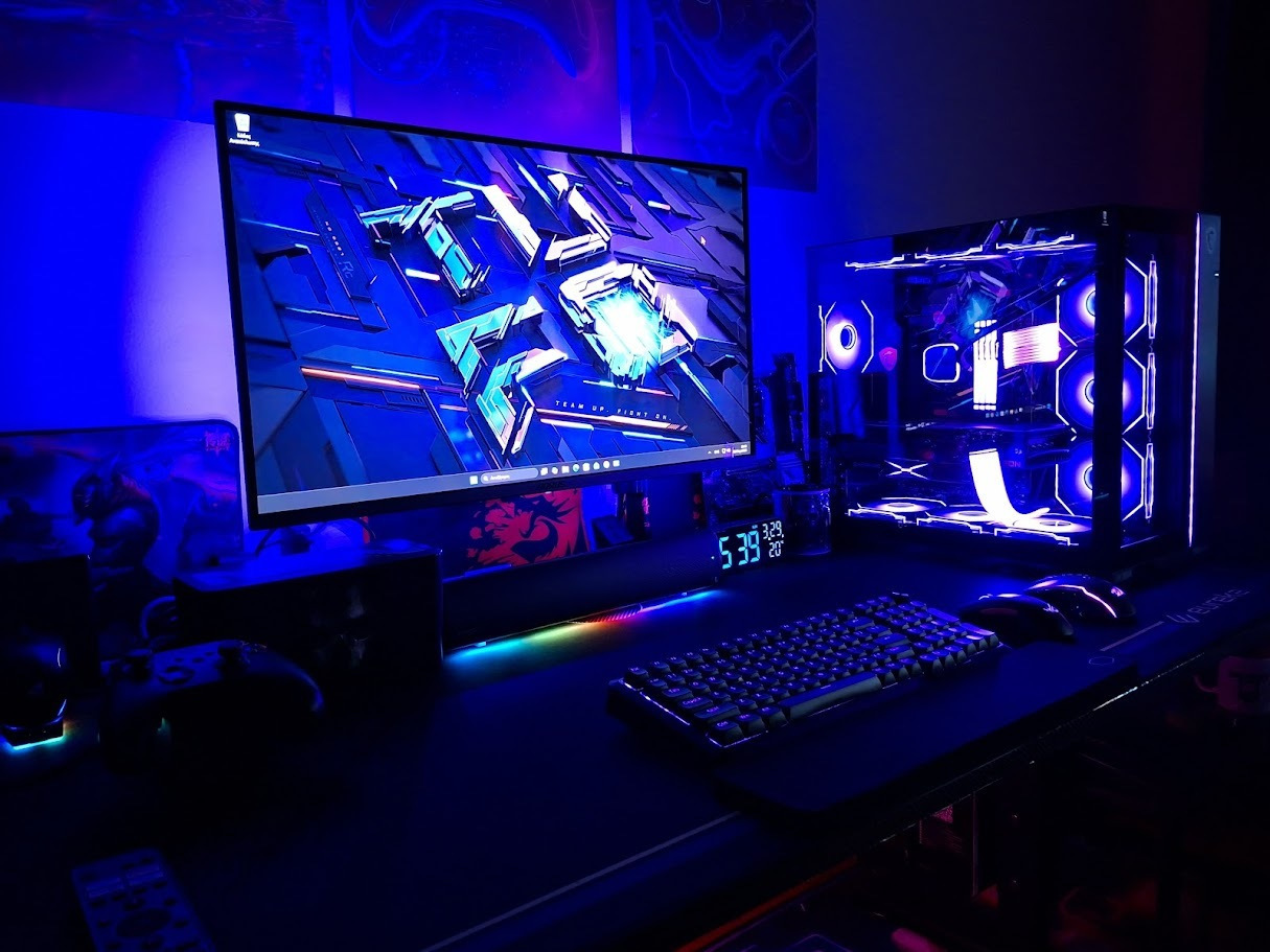 Gigabyte AORUS FO32U2P OLED HDR Gaming Monitor 31.5" 4K 3840x2160 240Hz with Response Time 0.03ms GTG