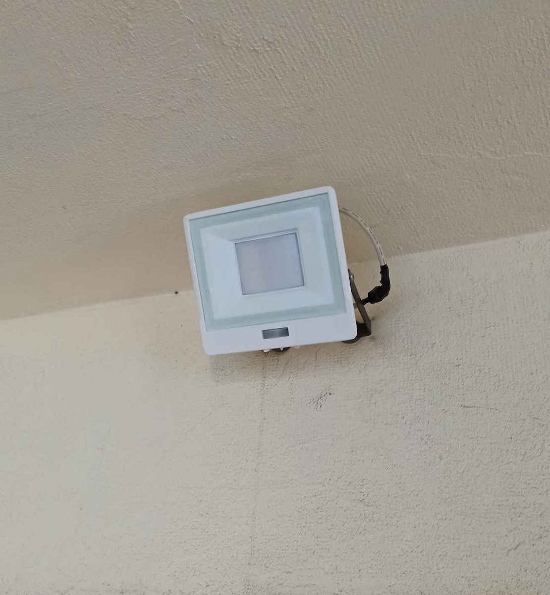 V-TAC Στεγανός Προβολέας LED 10W Φυσικό Λευκό 4000K με Αισθητήρα Κίνησης IP65