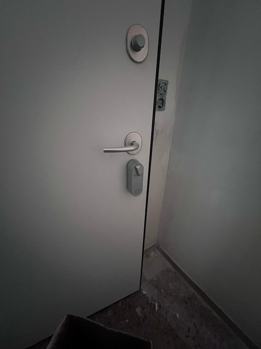 Yale Linus Smart Door Lock L2 Efigs Silver