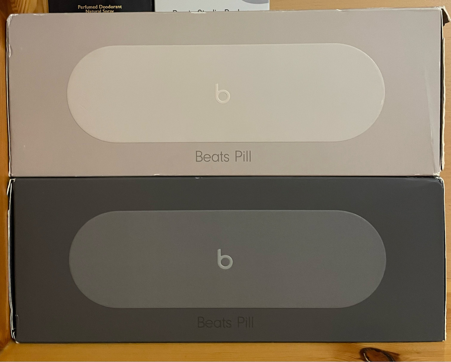 Beats Pill x Kim Kardashian Wasserfestes Bluetooth Lautsprecher 30W mit Batterielaufzeit bis zu 24 Stunden Hellgrau