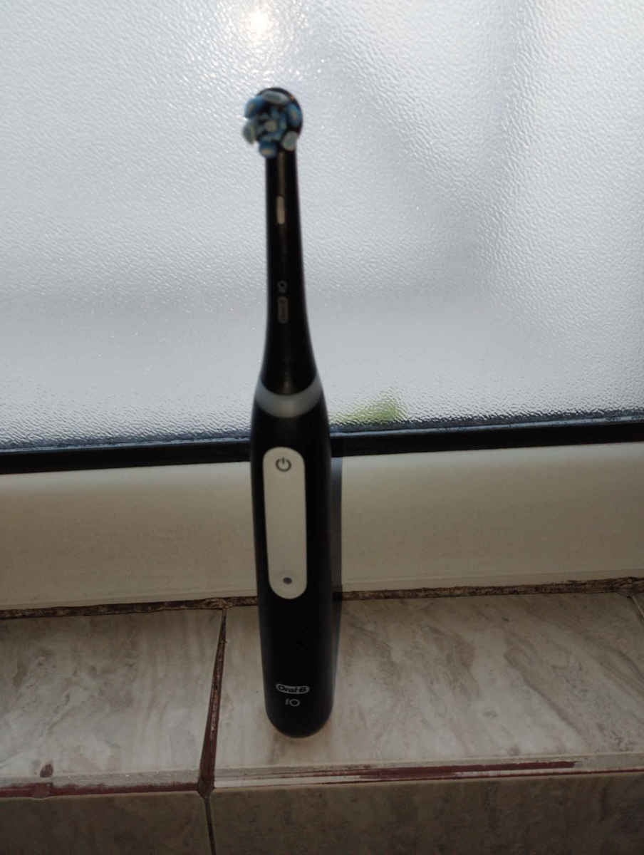 Oral-B iO Series 3 Electric Toothbrush with Pressure Sensor Black