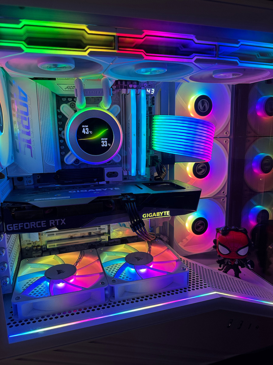 Lian Li Hydroshift II LCD-C 360TL Охлаждане AIO CPU с 3 вентилатора 120mm и RGB осветление бяла