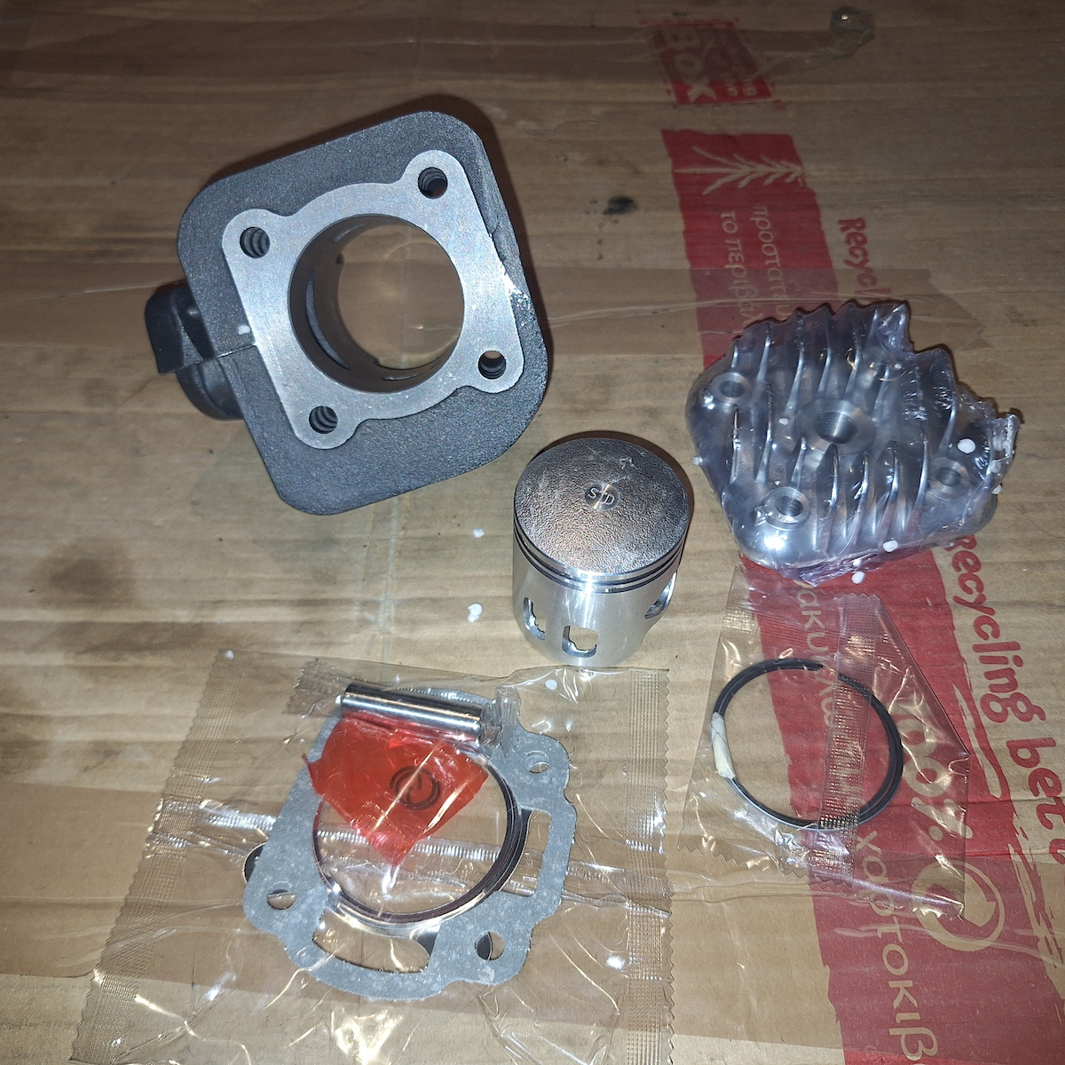 Titan Motorcycle Pistons & Cylinders Set 47mm for Yamaha Jog R