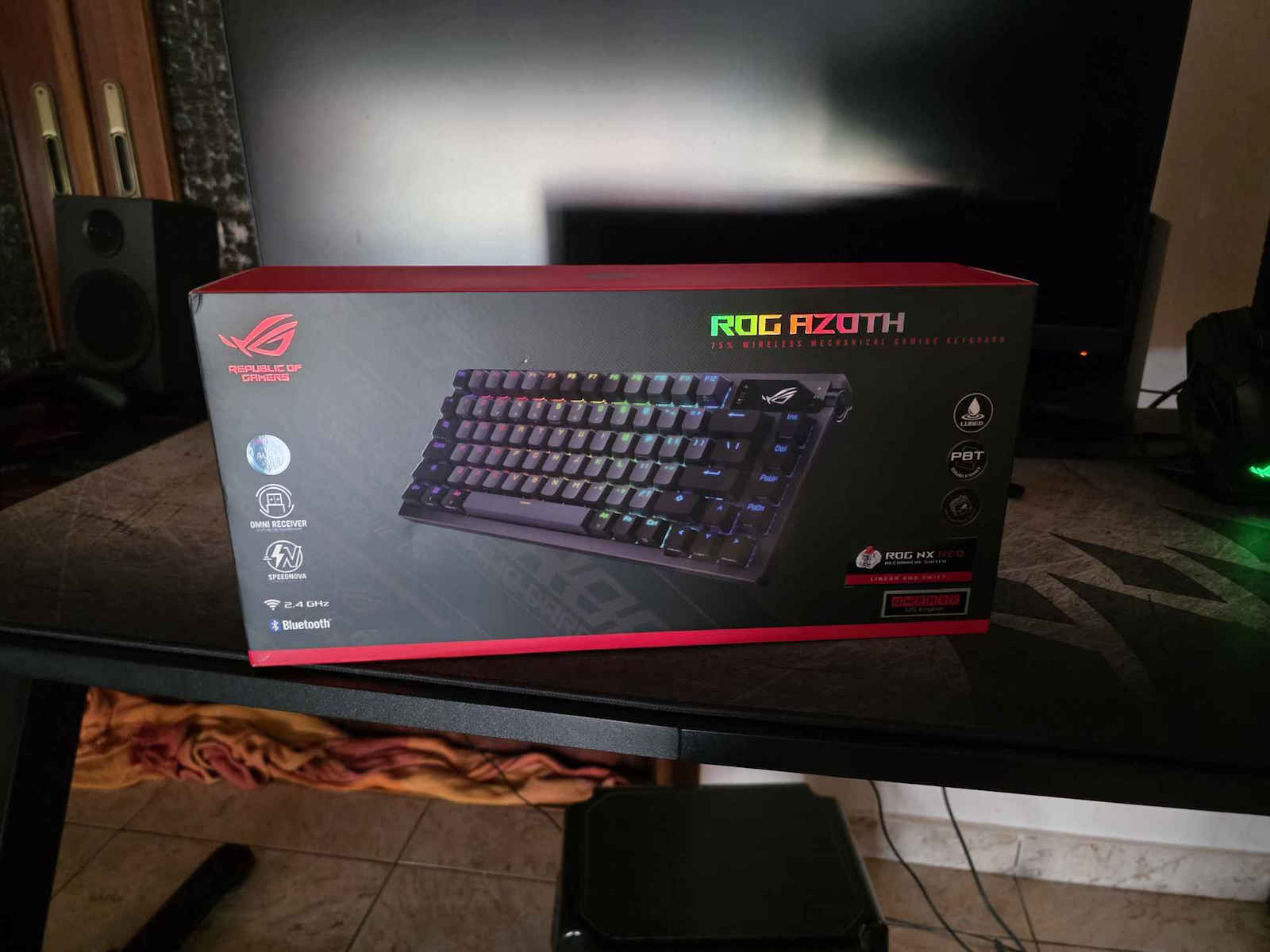 Asus ROG Azoth Fără fir Gaming Tastatură 75% cu ROG NX Red comutatoare și iluminare RGB (Engleză US)