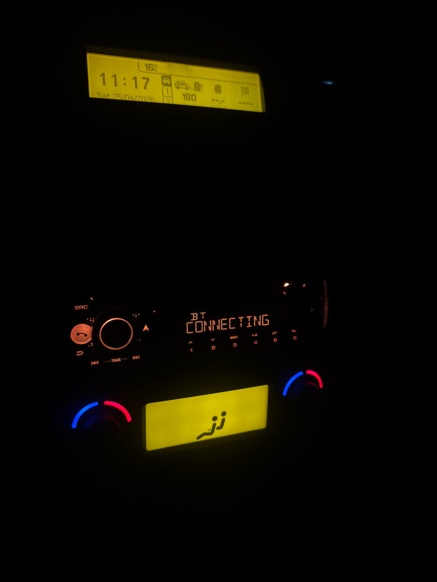 Pioneer Ηχοσύστημα Αυτοκινήτου 1DIN (Bluetooth/USB/CD) με Αποσπώμενη Πρόσοψη